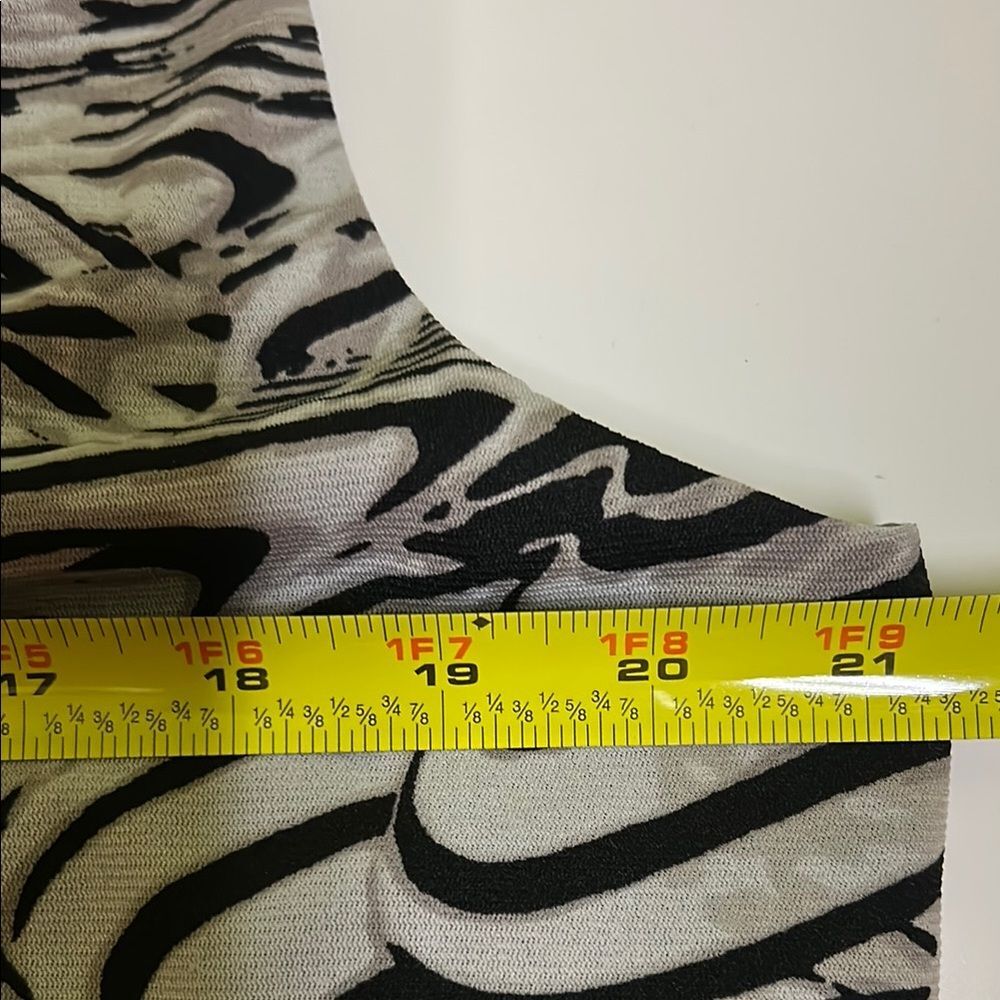 Zebra Print Women's Top size 2X black white ruffle blouse - Picture 4 of 7